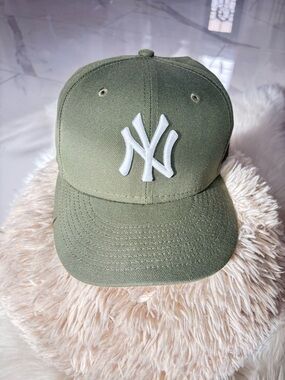 New Era New York Yankees 59fifty Fitted Cap with White Embroidered Branding